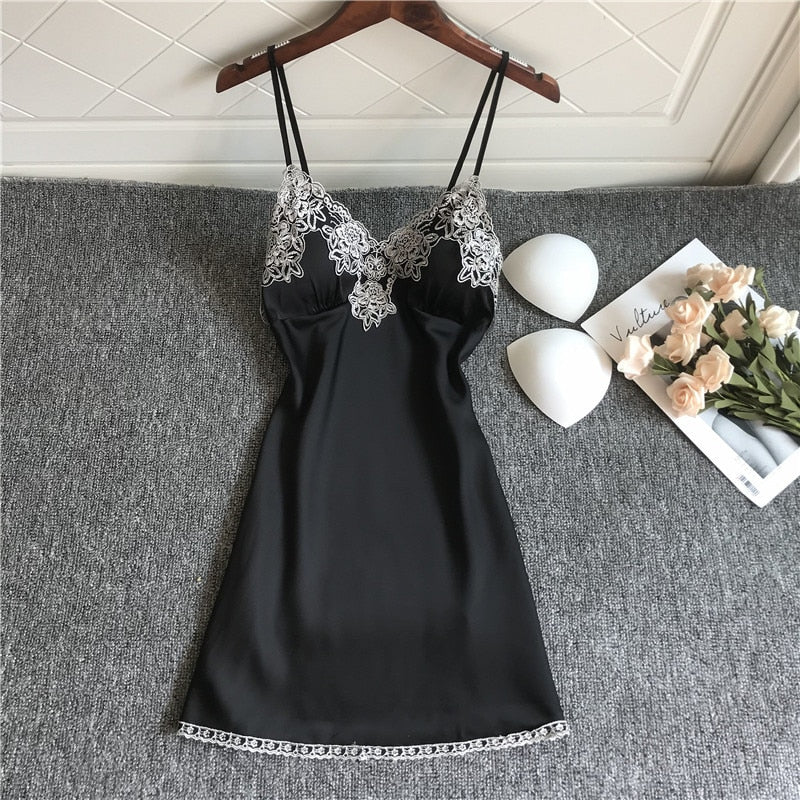 Robe de nuit avec motif dentelle - Dentelle-Avenue