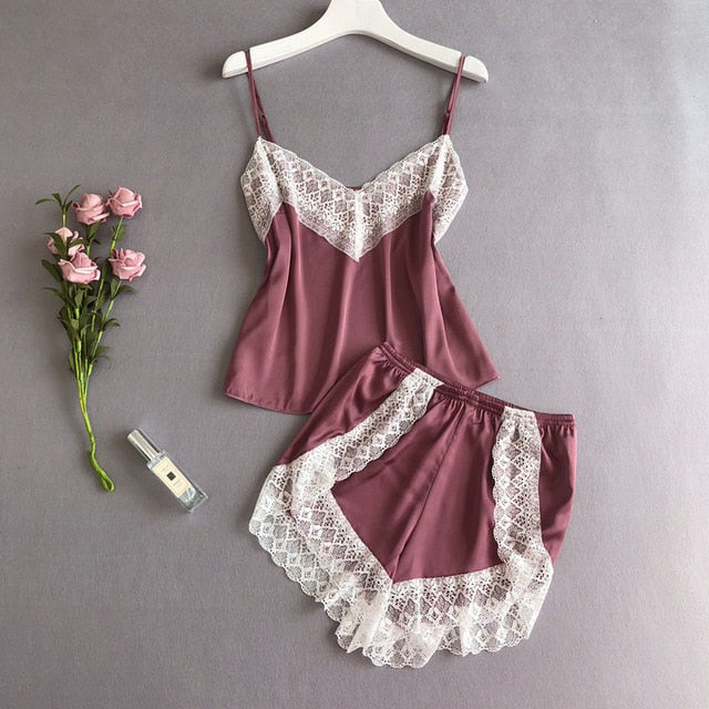 Pyjama en satin et dentelle - Dentelle-Avenue