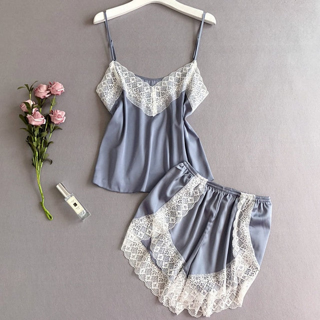 Pyjama en satin et dentelle - Dentelle-Avenue